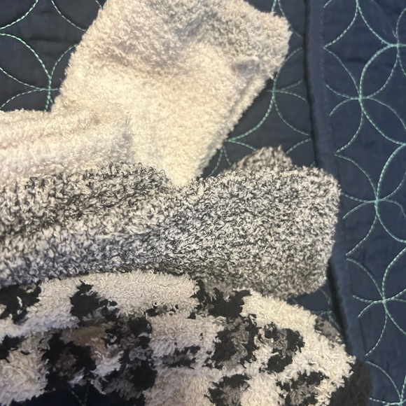 3 pack fuzzy socks - Picture 3 of 3
